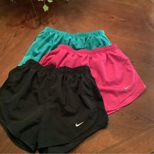 Nike shorts women size small